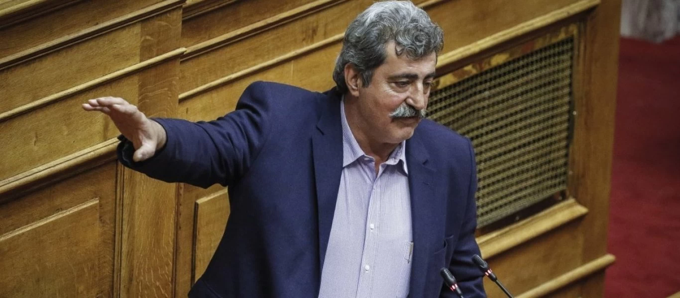 Π.Πολάκης: «Ο κορωνοϊός μεταδίδεται κι από τη θεία κοινωνία»